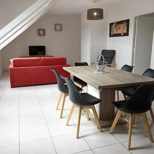 https://t2-lumineux-a-perros-guirec-plein-centre-ville.inbrittany.com